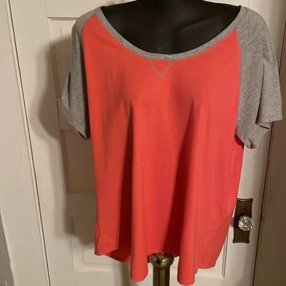 NWOT 2XL Hanes melon/salmon color w/gray short sleeves rounded hem shirt - Picture 2 of 14